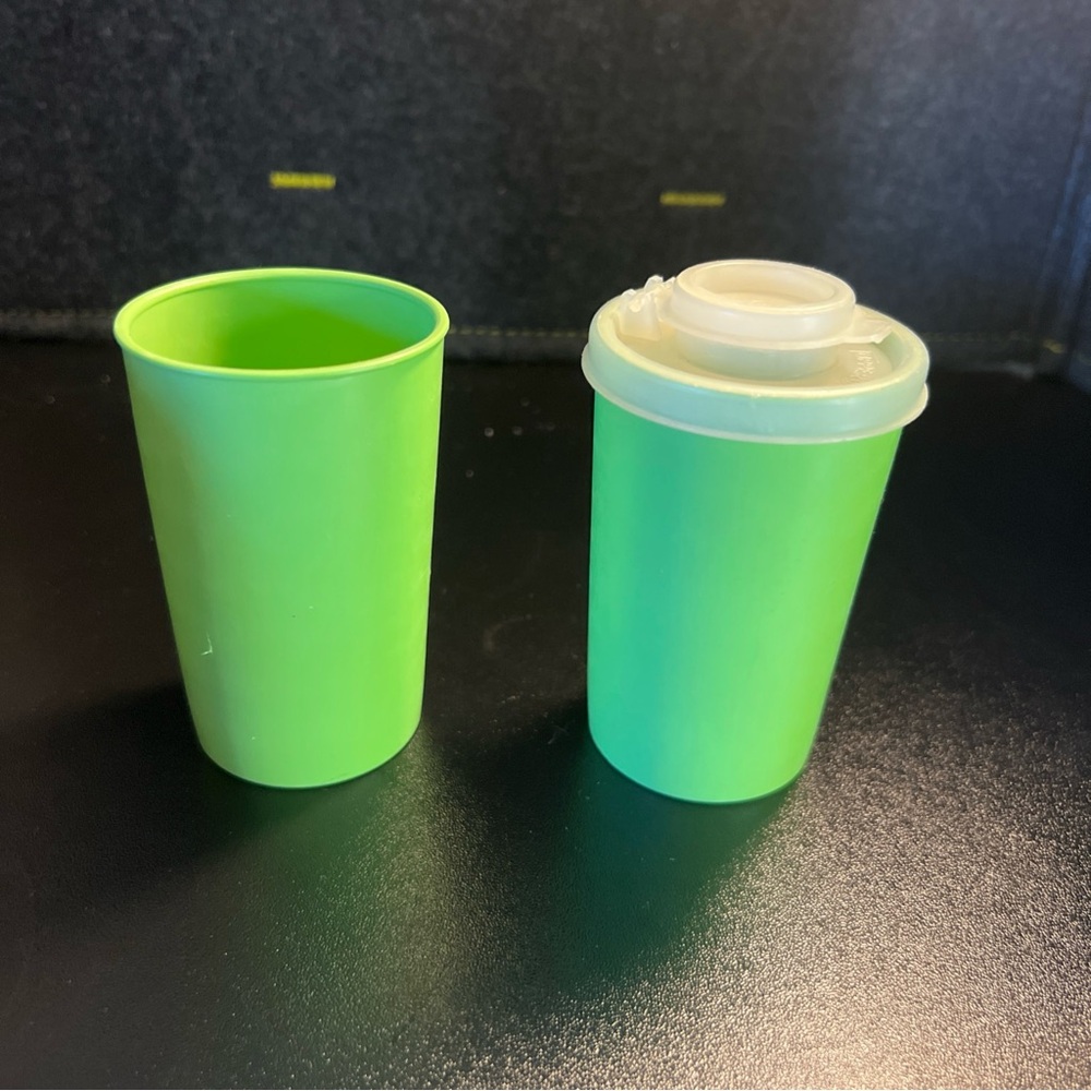 Vtg Green Tupperware Salt, Pepper, Spice Flip Top 1 Lid Set Of 2 Shakers 102 4"